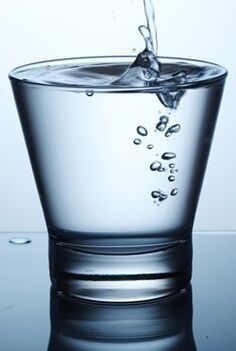 The basis of a lazy diet for weight loss is pure drinking water without gases